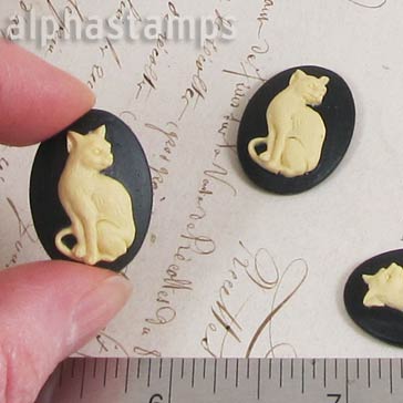 Black & Ivory Cat 25x18mm Cameo