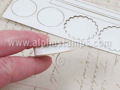 Scallop-Edged Round Candy Box